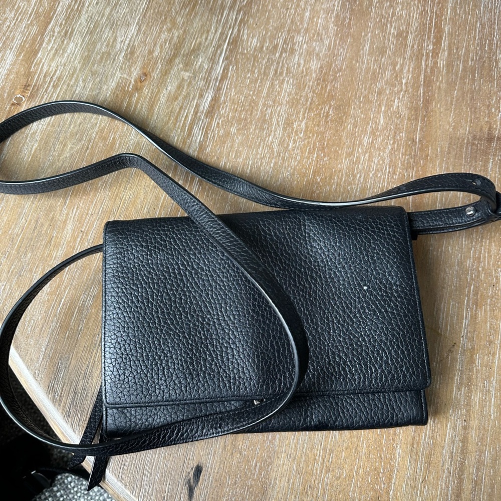 Allsaints Fetch Chain Wallet XBody. Black.
Leather chain and metal chain.